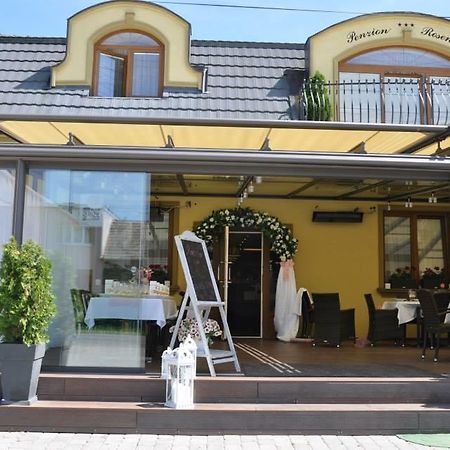 Penzion Rosenthal Ruzindol Εξωτερικό φωτογραφία